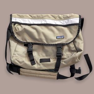 Patagonia Half Mass Messenger Laptop Bag